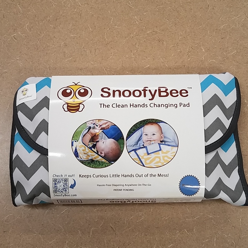 Snoofybee portable clean hands changing pad
